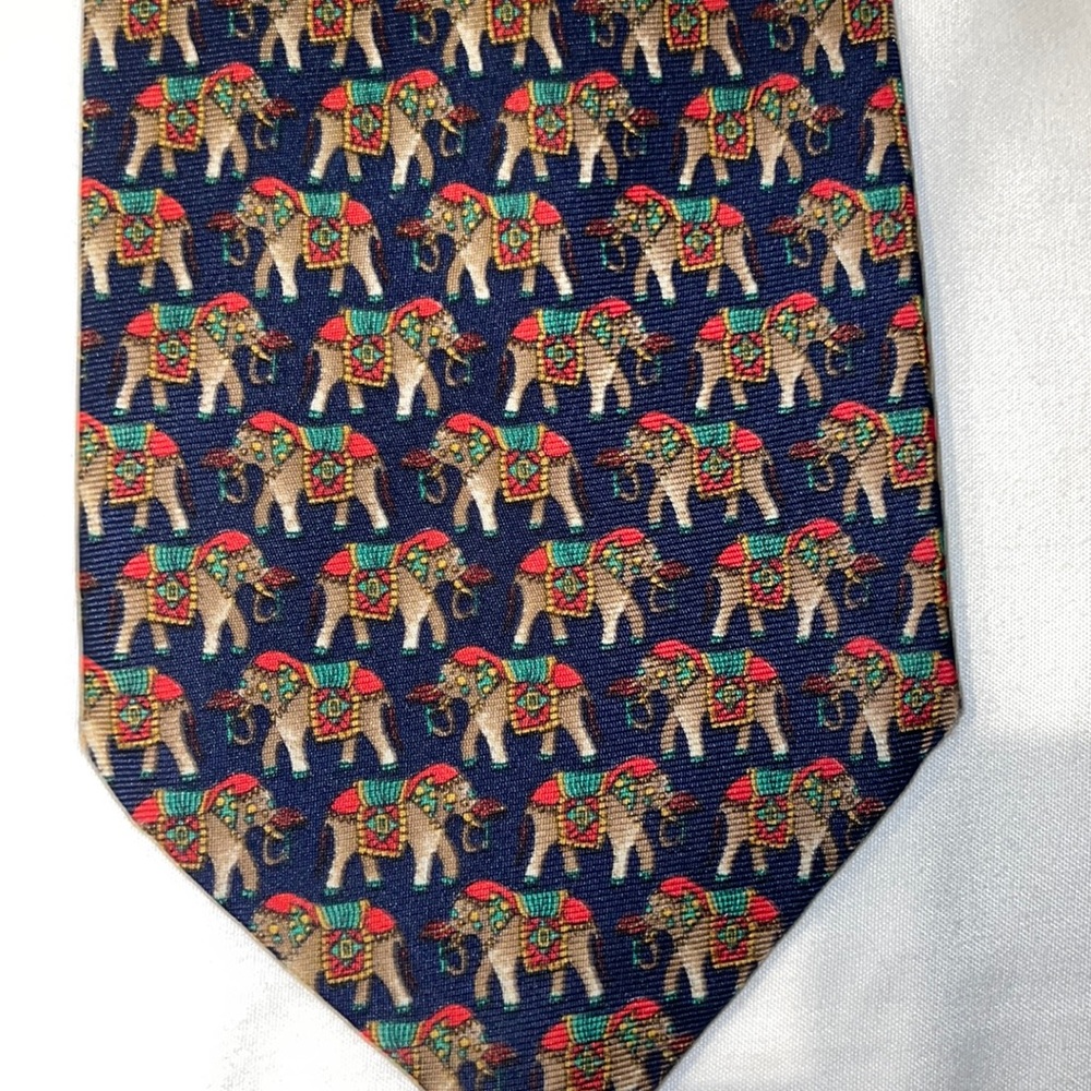Marks and Spencer silk Men’s tie. Elephant pattern.